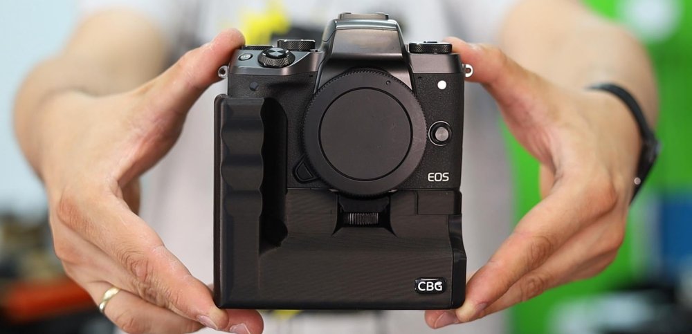 Battery Grip for Canon EOS M5 by CustomBatteryGrips
