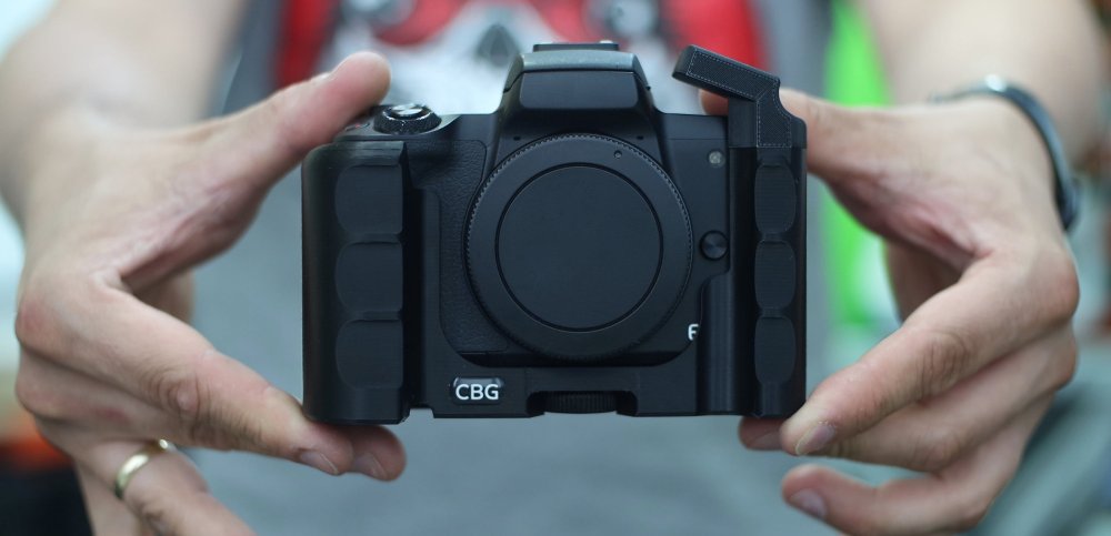 Double-sided Grip with Extra Cold Shoe for Canon EOS M50