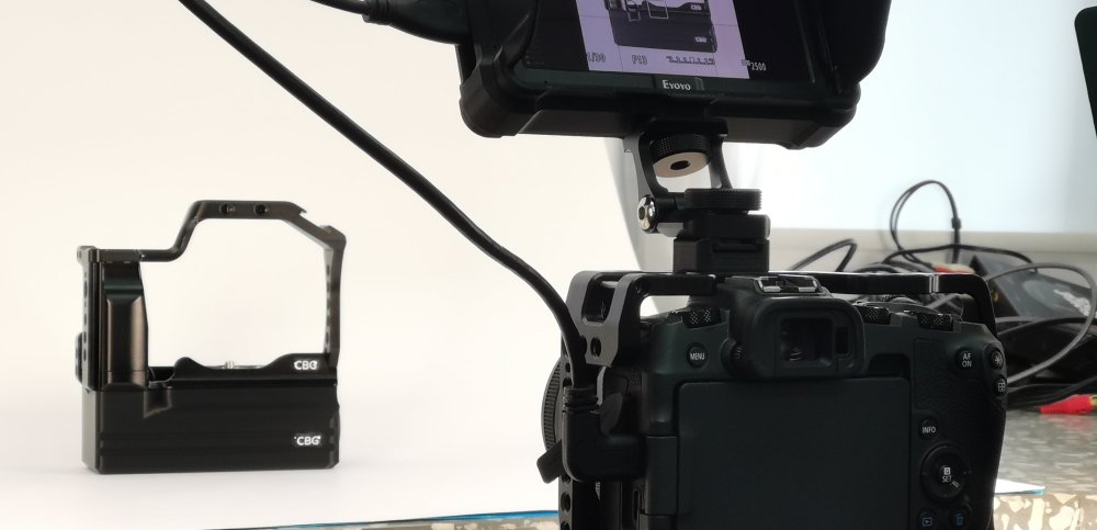 Canon EOS RP + cage + CustomBatteryGrips Battery Add-On