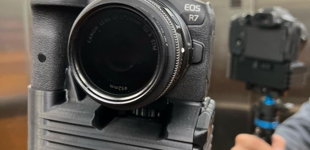 Battery Grip for Canon EOS R7 by Custom Battery Grips