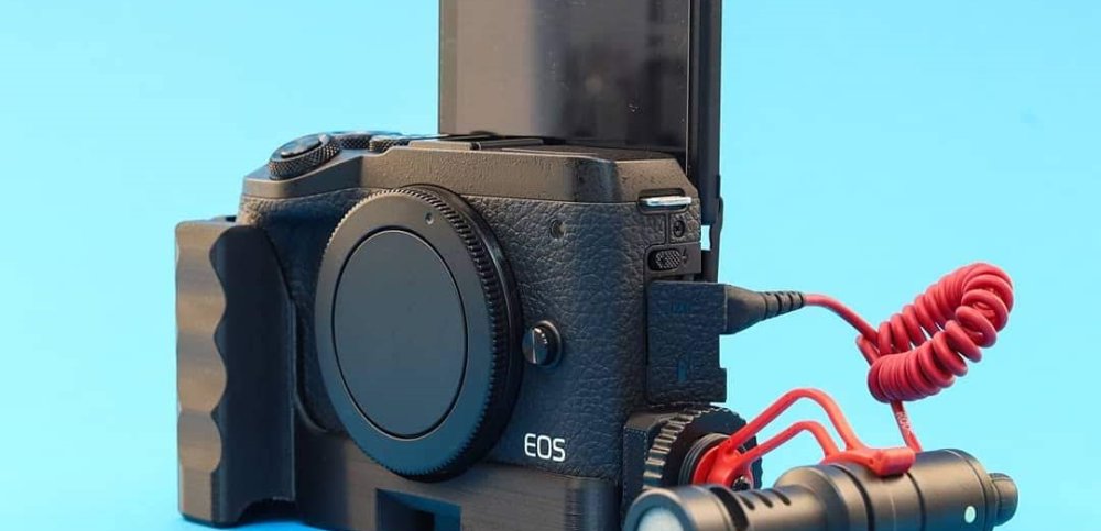 Canon EOS M6 mark II + #CustomBatteryGrips Extension Grip and Rode Videomicro