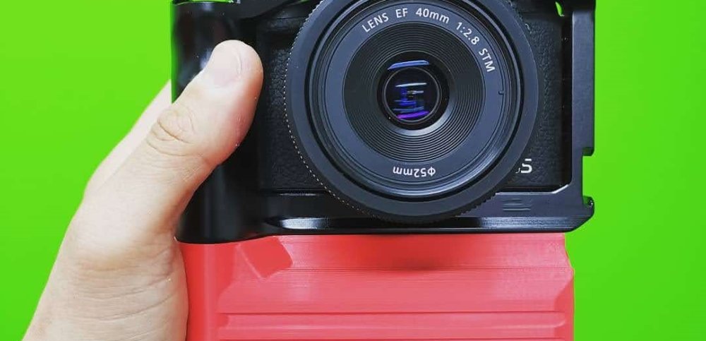 Red battery add-on for EOS M6 Mark II