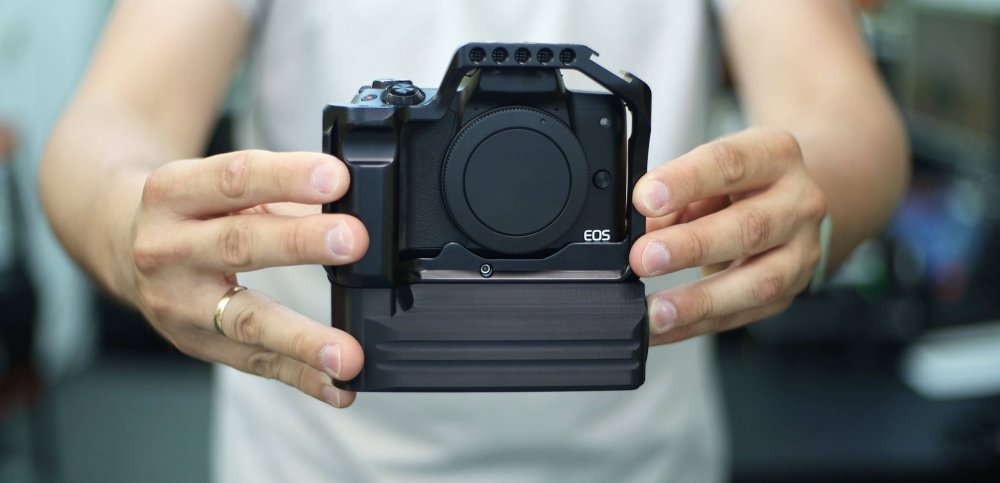 Battery Add-On for SmallRig 2168B Cage for CANON EOS M50 available in our online store