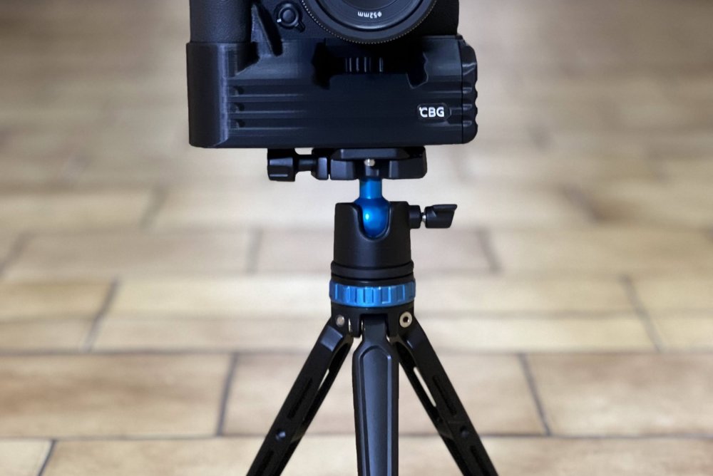 Battery Grip for Canon EOS R7 by Custom Battery Grips