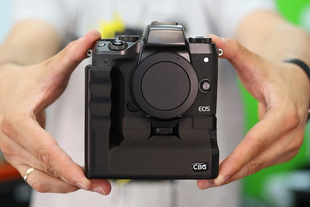 Battery Grip for Canon EOS M5 by CustomBatteryGrips