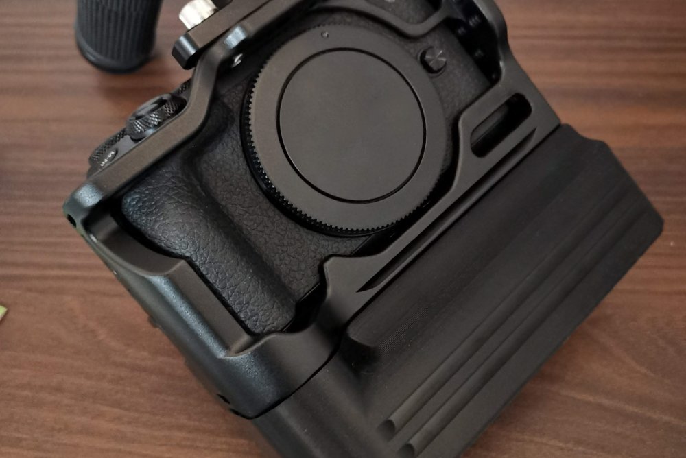 Canon EOS M6 mark II with UURig cage and CustomBatteryGrips Battery Cage Add On