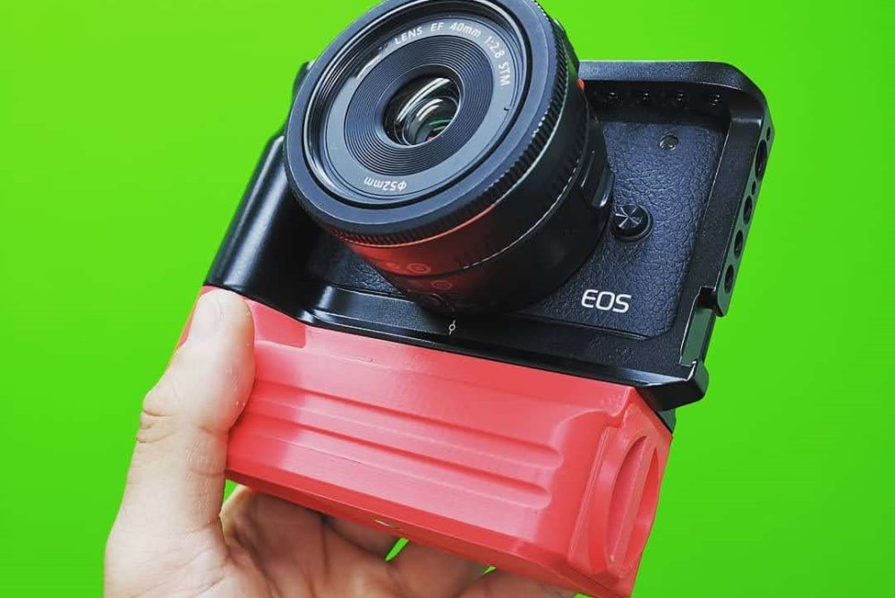 Custom Battery Grips Battery Add-On in red for EOS M6 Mark II Cage