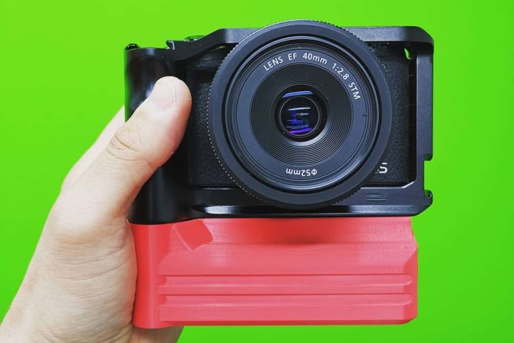 Red battery add-on for EOS M6 Mark II