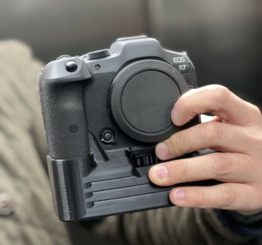 Battery Grip for Canon EOS R7 available soon