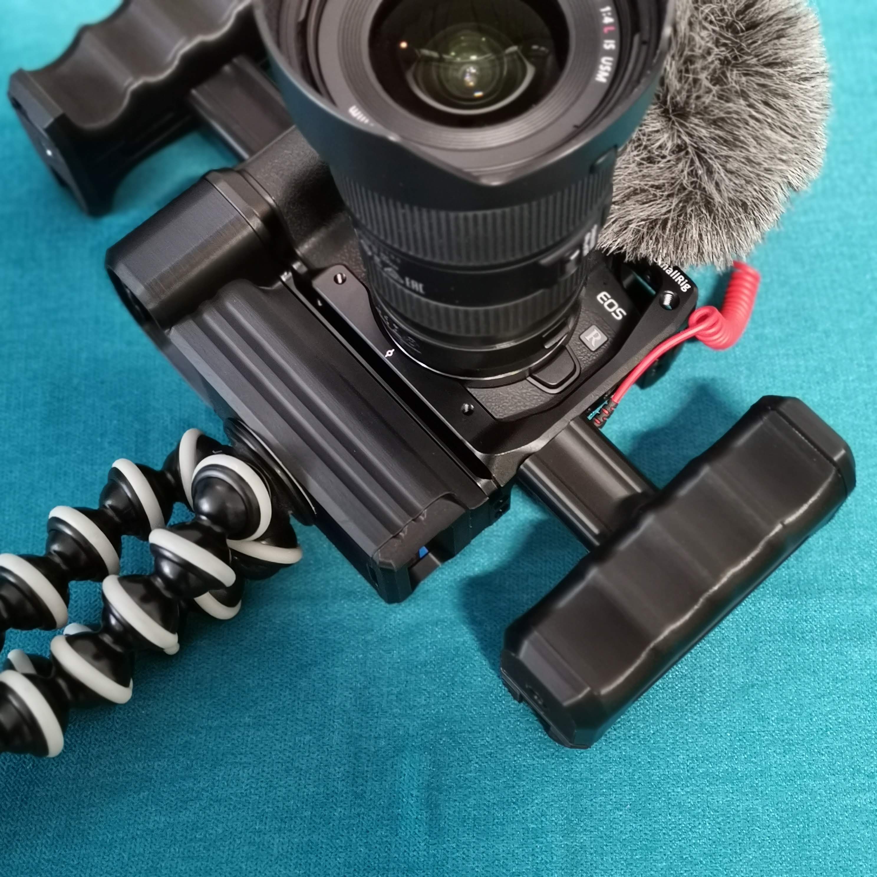 Canon EOS RP + cage + cage battery add on and side grip handles