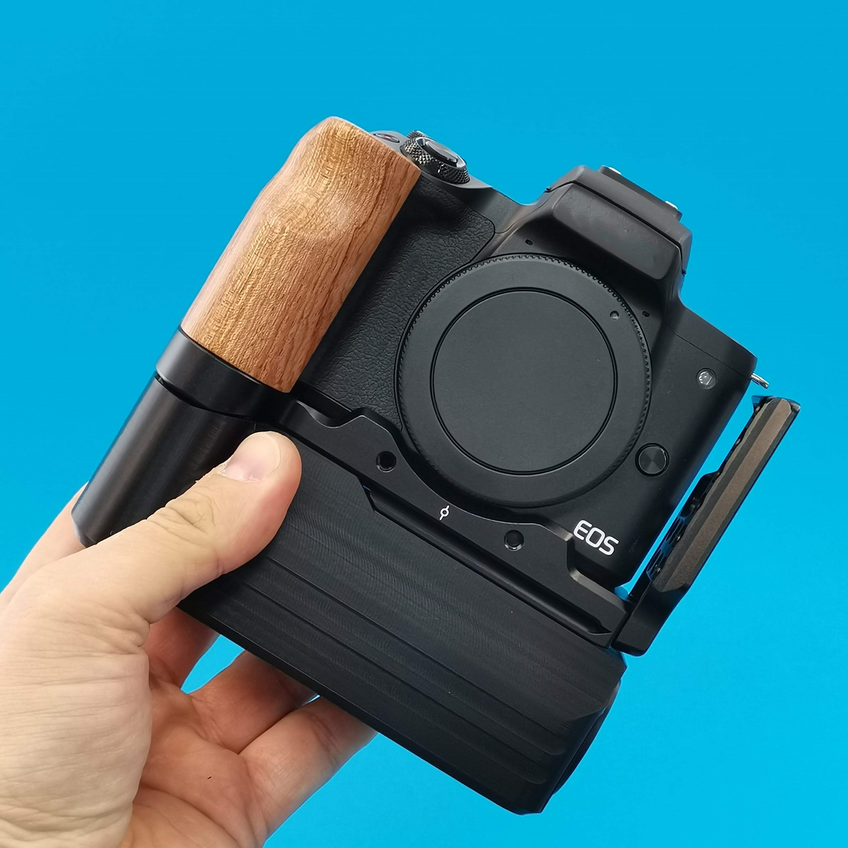 Battery Add-On for Canon EOS M50 and SmallRig L-bracket  by CustomBatteryGrips